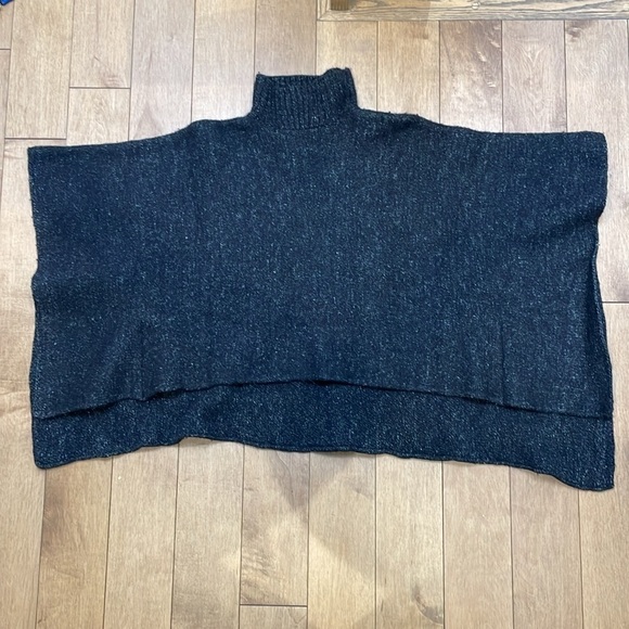 DKNY pure merino wool turtleneck poncho cape black white speckles size S - Picture 3 of 15